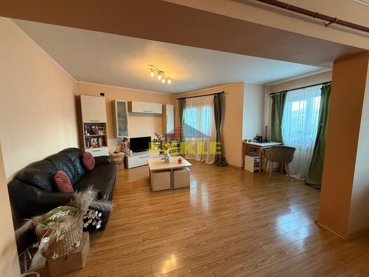 Apartament cu 3 camere decomandat, mobilat în Central