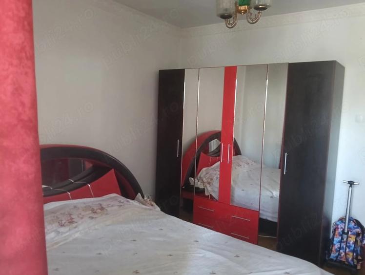 Apartament cu 4 camere semidecomandat în Central