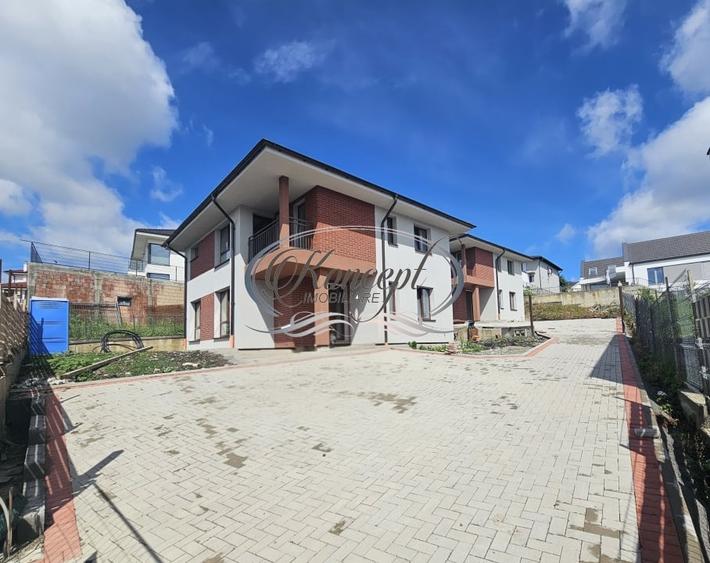Casă individuală cu 4 camere cu Canalizare în Dezmir