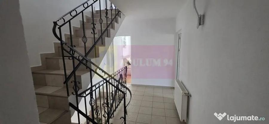 Casă cu 8 camere cu Teren 400 Mp în Zamora
