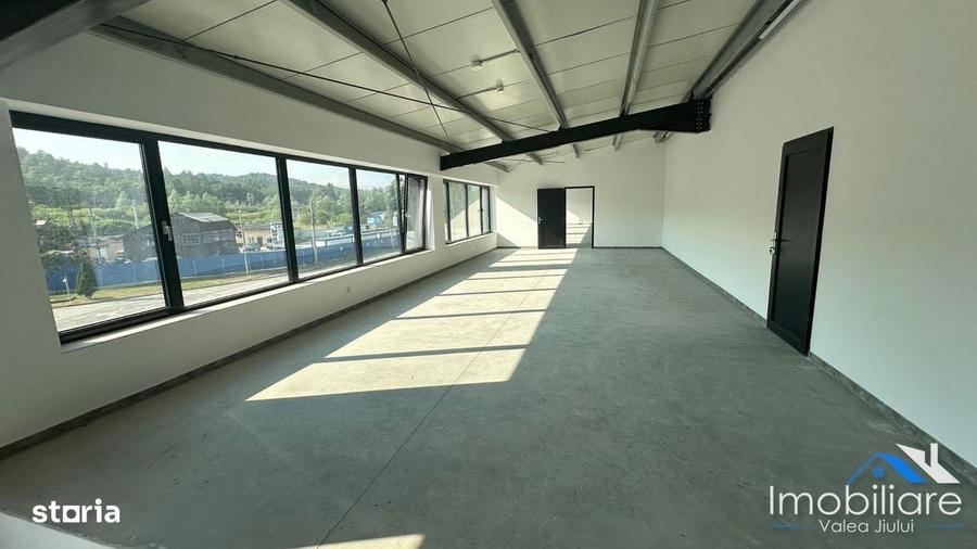 Spațiu comercial, de 550 mp, în Petros
