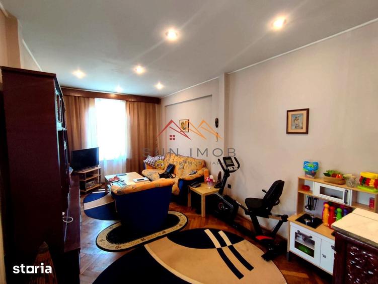 Casă cu 10 camere cu Teren 355 Mp în Ana Ipătescu