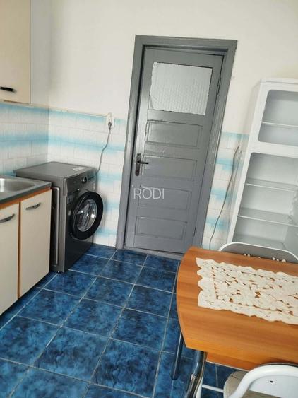Inchiriez ap. 2 camere, etaj 2