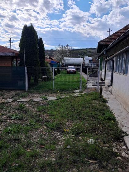 Casă cu 4 camere cu Teren 3996 Mp în Policiori