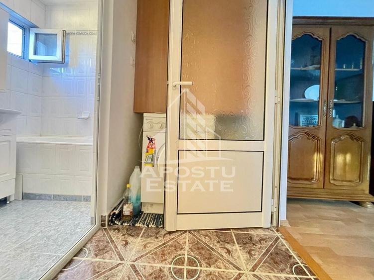 Apartament cu 2 camere semidecomandat, mobilat în Aurel Vlaicu