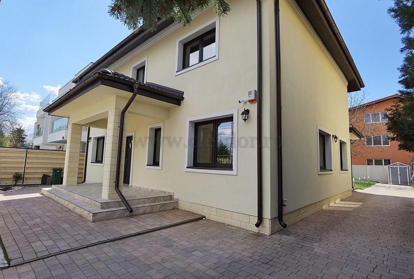 Casă individuală cu 6 camere cu Piscina în Iancu Nicolae