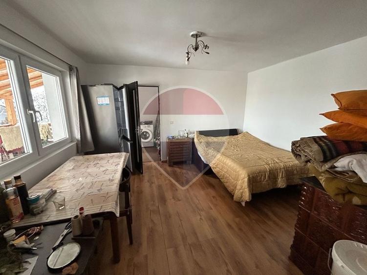 Casă individuală cu 3 camere cu Teren 925 Mp în Central