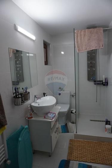 Casă cu 4 camere cu Teren 900 Mp în Est