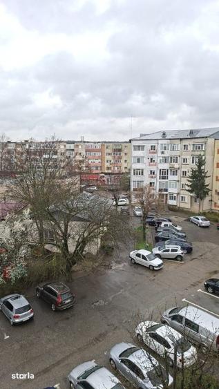 Apartament cu 3 camere, mobilat în Eremia