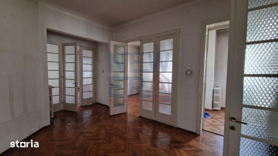 Apartament cu 3 camere în Unirii