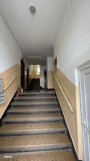 Apartament cu 3 camere semidecomandat în Gara de Nord