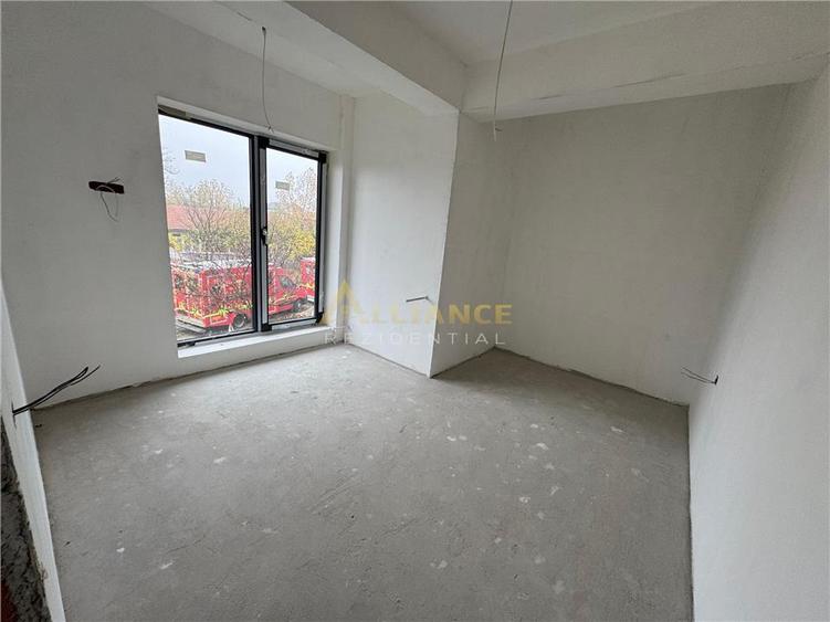 Duplex cu 4 camere cu Canalizare în Central