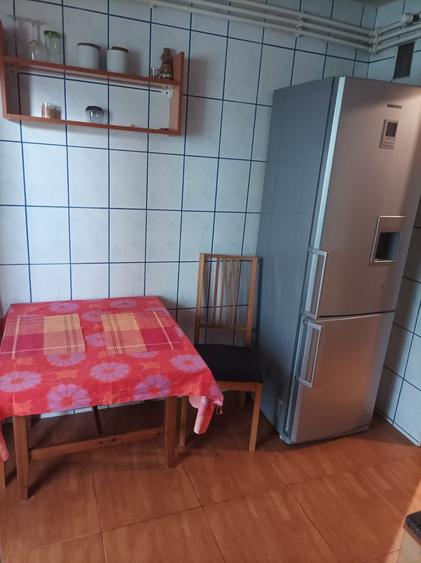 Apartament cu 3 camere decomandat în Nicolina