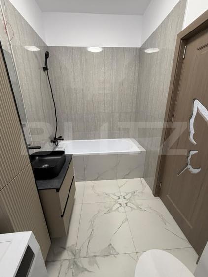 Apartament cu 3 camere decomandat, mobilat în Florești