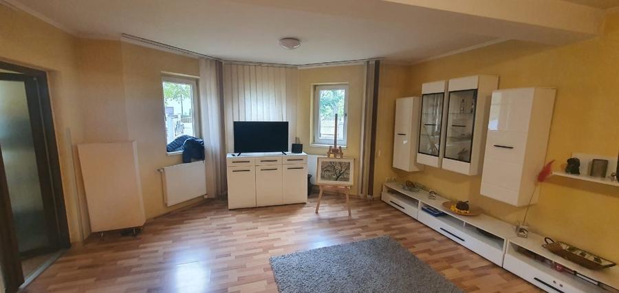 Casă individuală cu 5 camere cu Canalizare în Central