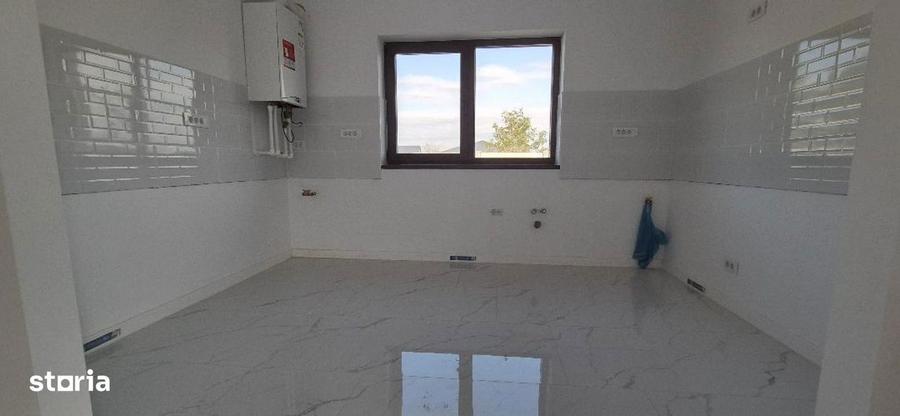 Casă cu 4 camere cu Teren 400 Mp în Clinceni