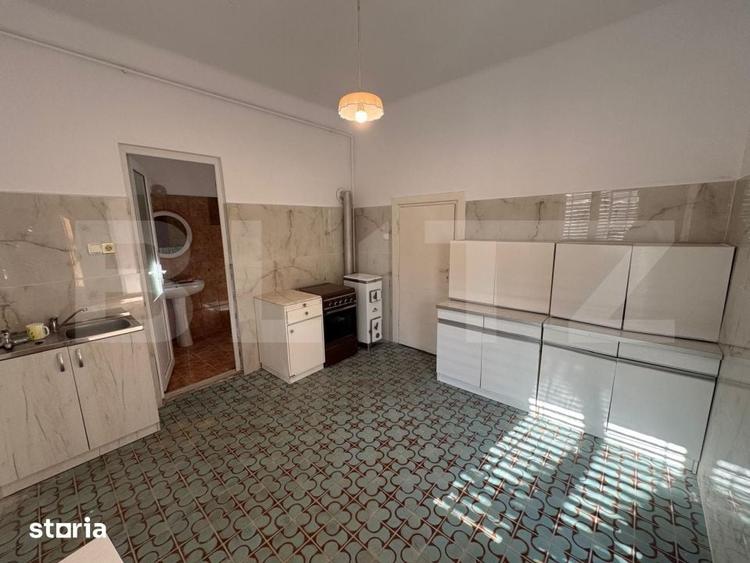 Casă cu 6 camere cu Teren 700 Mp în 700