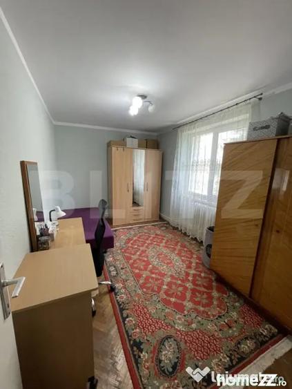 Apartament cu 4 camere semidecomandat în Universității