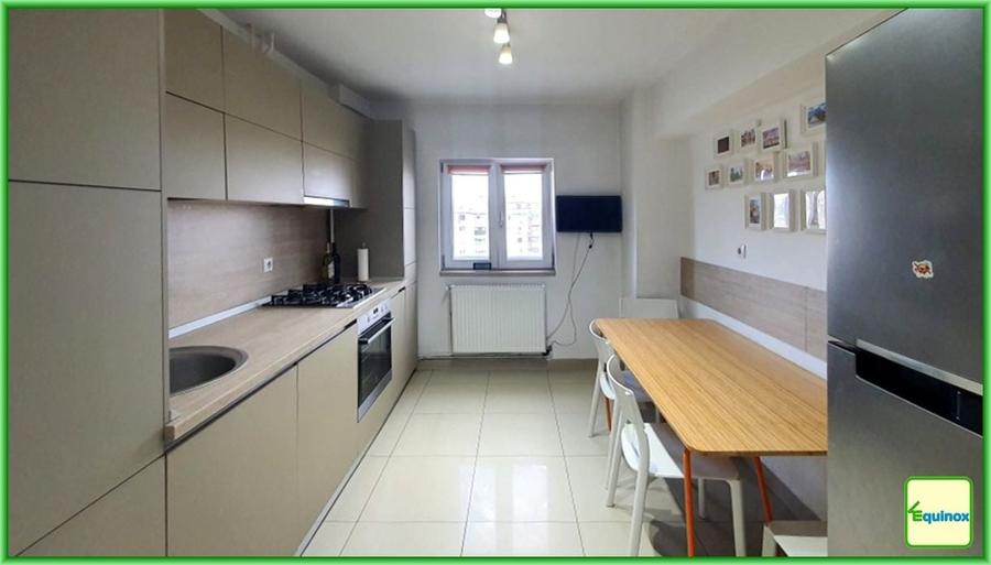 Apartament cu 3 camere decomandat în Republicii