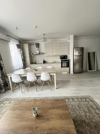 Apartament cu 3 camere decomandat în Florești