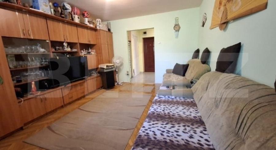 Apartament cu 3 camere decomandat, mobilat în Tudor