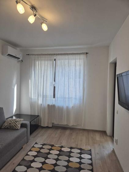 Garsonieră decomandată în Central