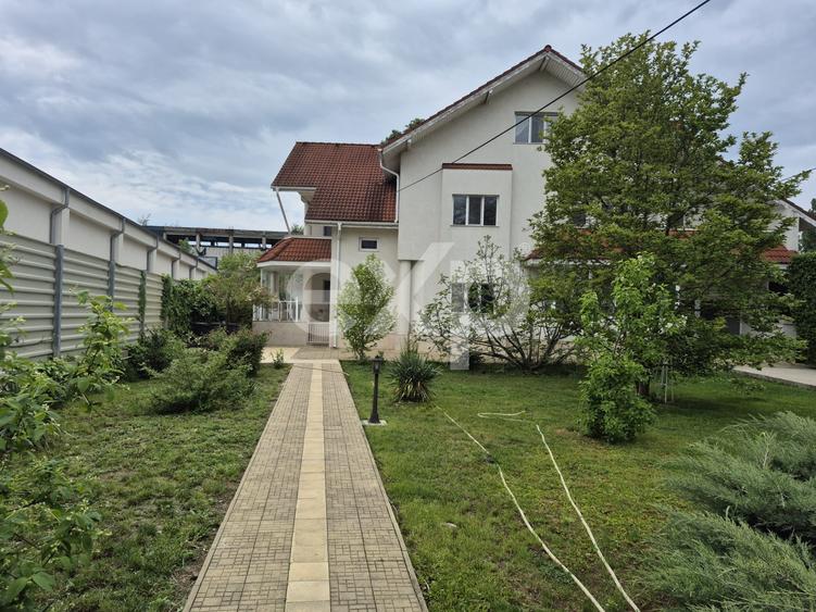 Casă individuală cu 10 camere cu Canalizare în Micro 6