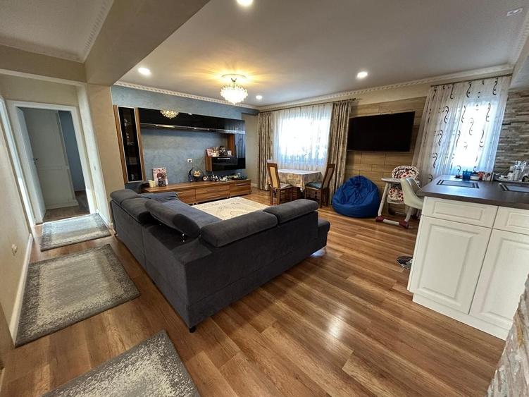 Apartament cu 3 camere semidecomandat în Iris