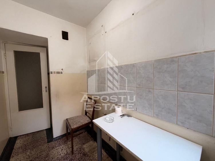 Apartament cu 2 camere semidecomandat, mobilat în Central