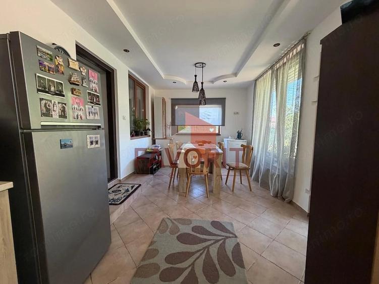 Casă cu 4 camere cu Teren 400 Mp în Sânmihaiu Român
