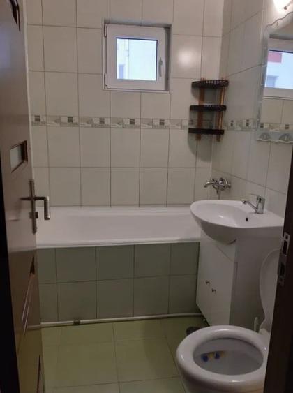 Apartament cu 3 camere semidecomandat în Dacia