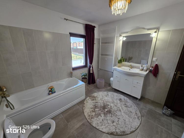 Casă cu 4 camere cu Teren 577 Mp în Unirii