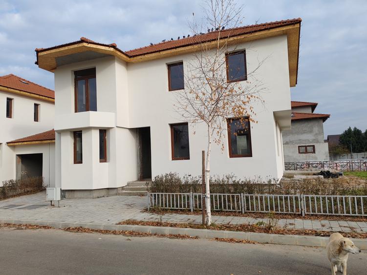 Casă individuală cu 4 camere cu Canalizare în Corbeanca