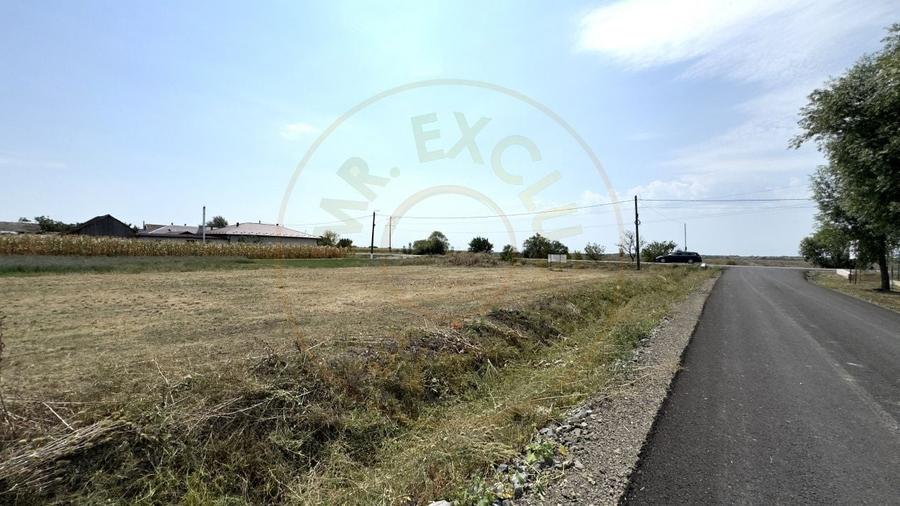 Teren Construcții intravilan de 1450 mp, în Nord