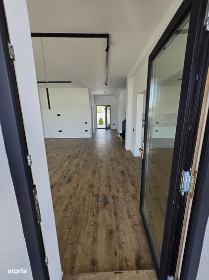 Casă cu 4 camere în Corbeanca