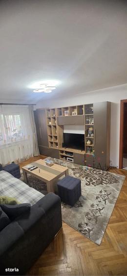Apartament cu 3 camere în Florilor