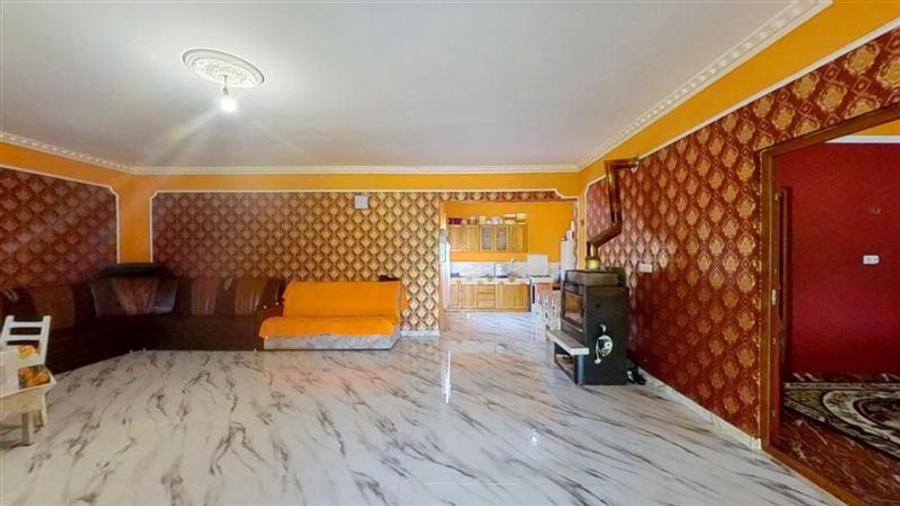 Casă individuală cu 2 camere cu Teren 719 Mp în Exterior Est