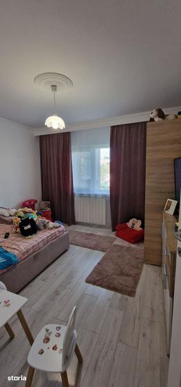 Apartament cu 3 camere decomandat în Sud