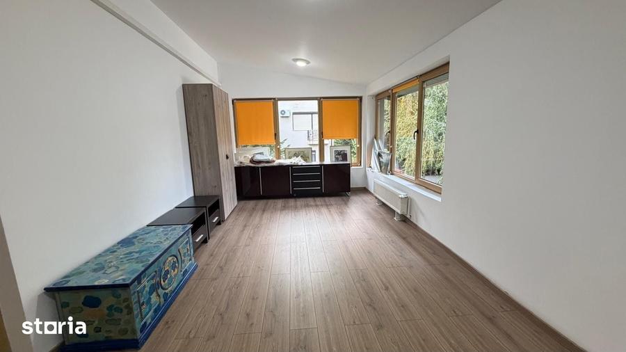 Casă cu 5 camere cu Teren 500 Mp în Central
