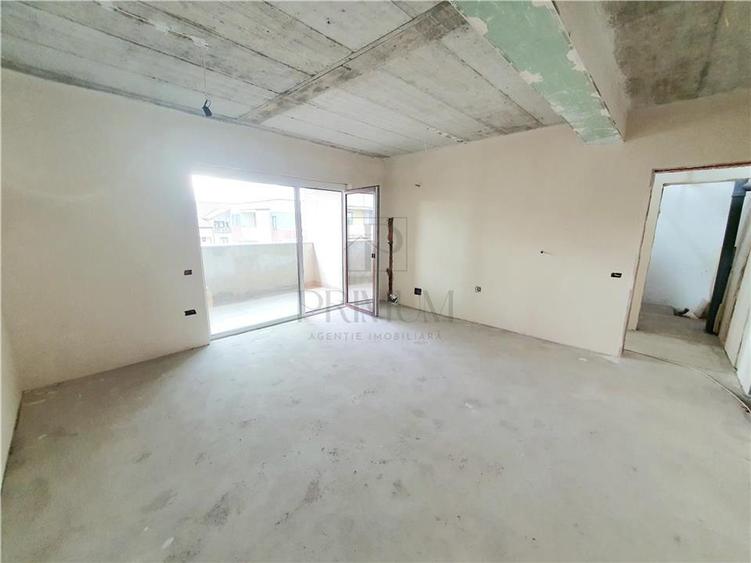 Apartament cu 3 camere semidecomandat în Dumbrăvița