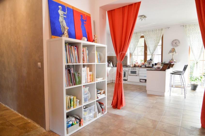 Casă individuală cu 8 camere cu Canalizare în Bună Ziua