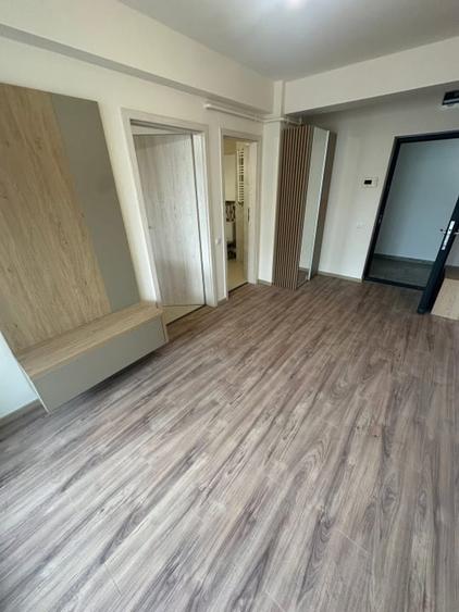 Apartament cu 2 camere semidecomandat, mobilat în Între Lacuri