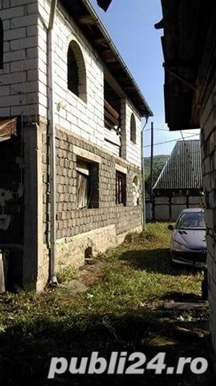 Casă cu 8 camere cu Teren 706 Mp în Ieud