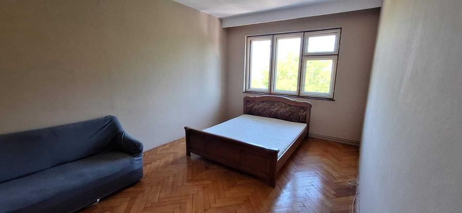 Garsonieră decomandată în Gruia