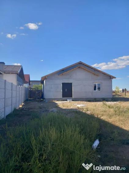 Casă cu 3 camere cu Teren 560 Mp în Coșoveni