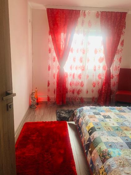 Apartament cu 3 camere decomandat în 9 Mai