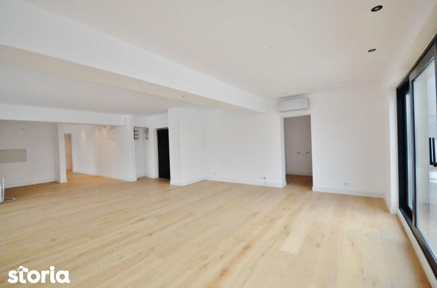 Apartament cu 5 camere în Gara de Nord