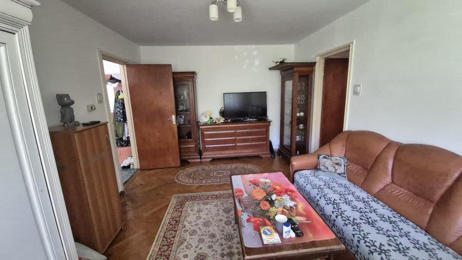 Apartament cu 2 camere semidecomandat în Hărmanului