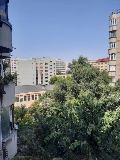 Garsonieră decomandată în Tei