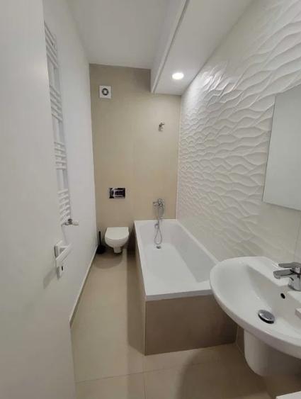 Apartament cu 3 camere semidecomandat în Pipera